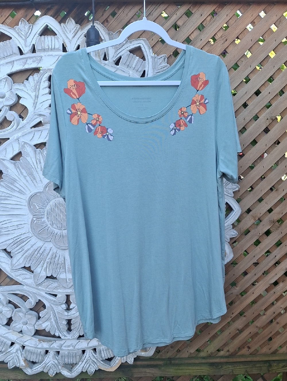 💥3/$20💥 Penningtons Sage Green Floral Placement Graphic Tee Short Sleeve 1X